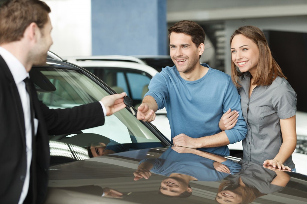couple purchasing a car