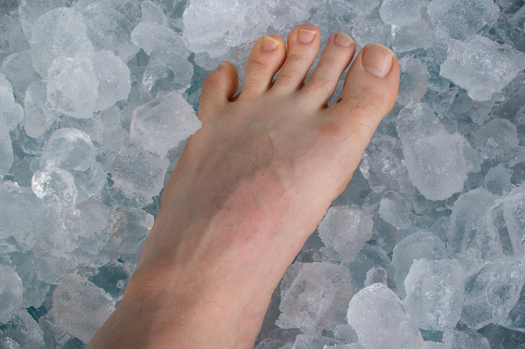 injured foot placed in ice